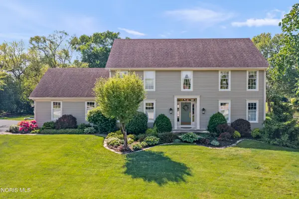 1252 Valley Bend Court, Perrysburg, OH 43551
