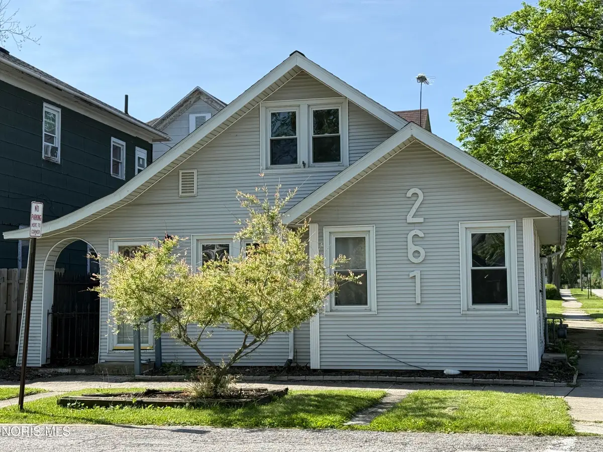 261 W North Street, Fostoria, OH 44830 - #1