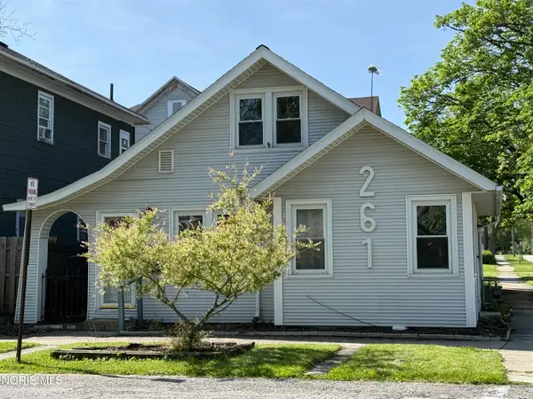 261 W North Street, Fostoria, OH 44830
