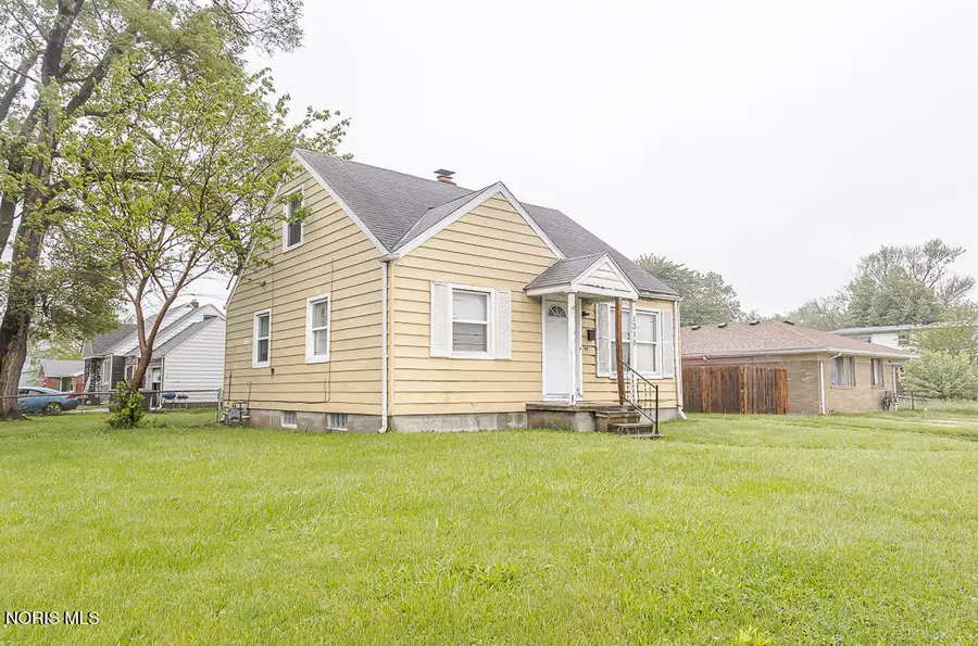 1318 E Manhattan Boulevard, Toledo, OH 43608 - #2