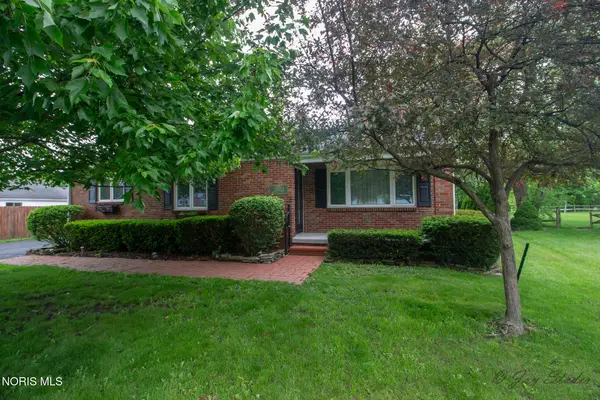 25882 Mccarty Drive, Perrysburg, OH 43551