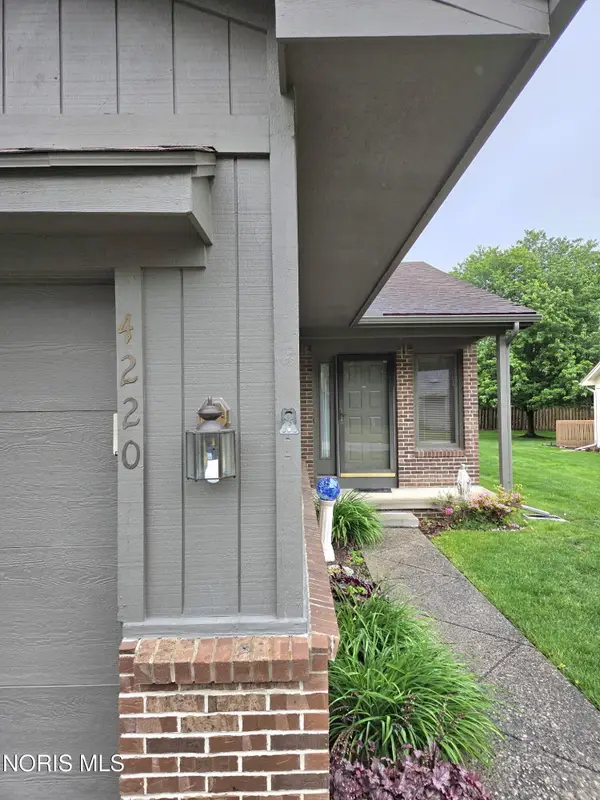 4220 Oak Tree Place, Toledo, OH 43623