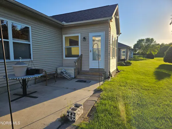 7008 Longwater Drive, Maumee, OH 43537