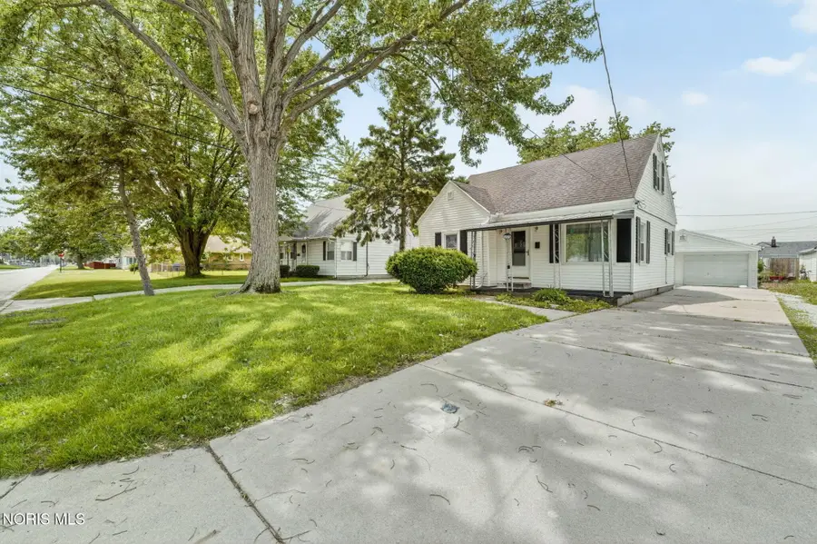 407 N Grove Street, Walbridge, OH 43465 - #2