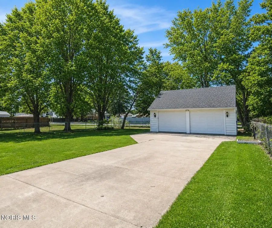 906 7th Street, Maumee, OH 43537 - #2