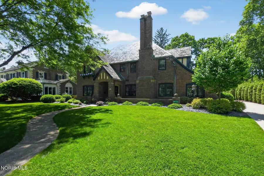 2151 Hawthorne Road, Ottawa Hills, OH 43606 - #3
