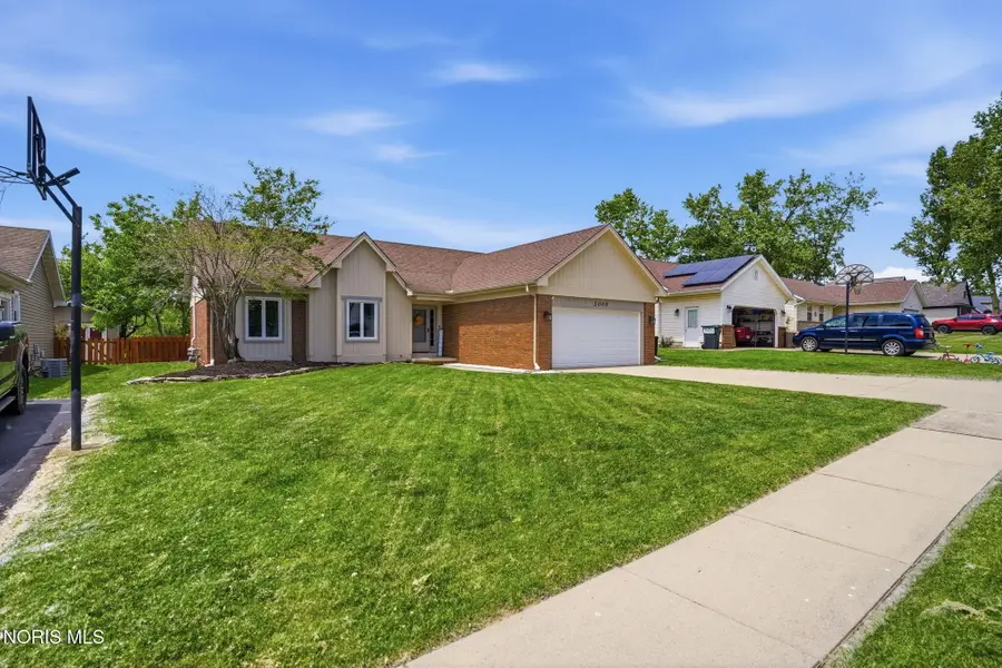 2000 W Hill Trail, Findlay, OH 45840 - #2