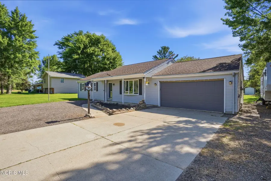 15488 Green Road, Bowling Green, OH 43402 - #2