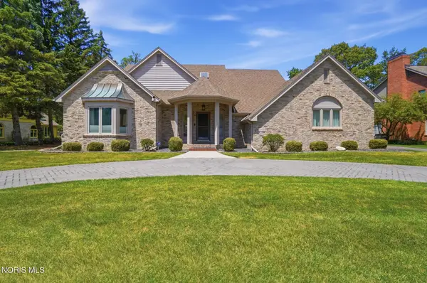 7202 Oak Hill Drive, Sylvania, OH 43560