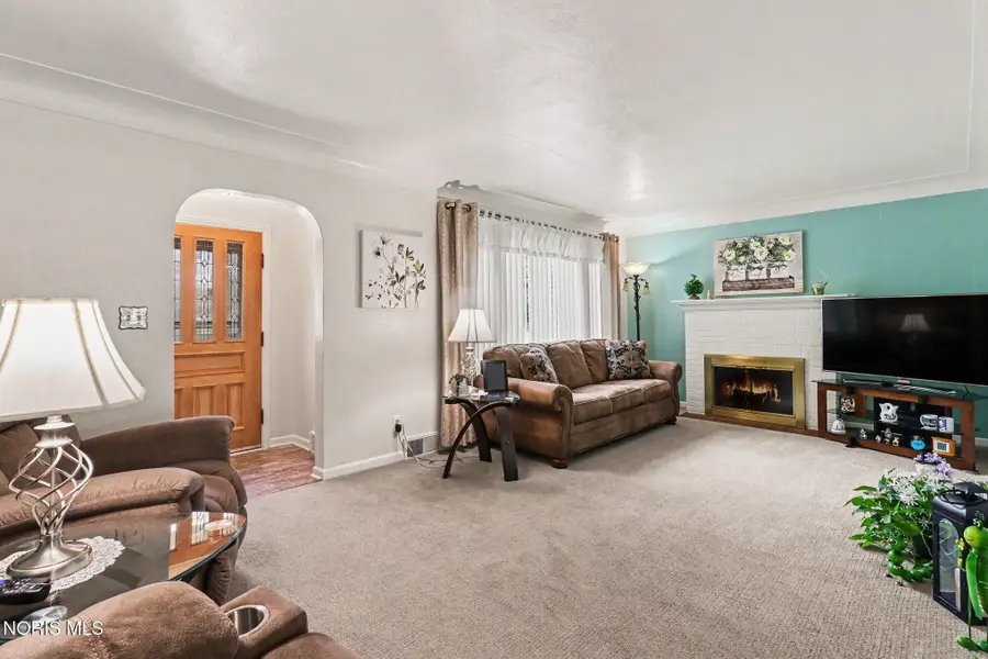 217 Woodland Avenue, Swanton, OH 43558 - #2