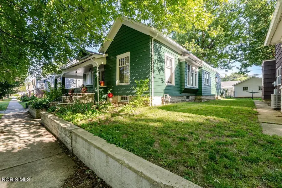 449 College Avenue, Fostoria, OH 44830 - #2