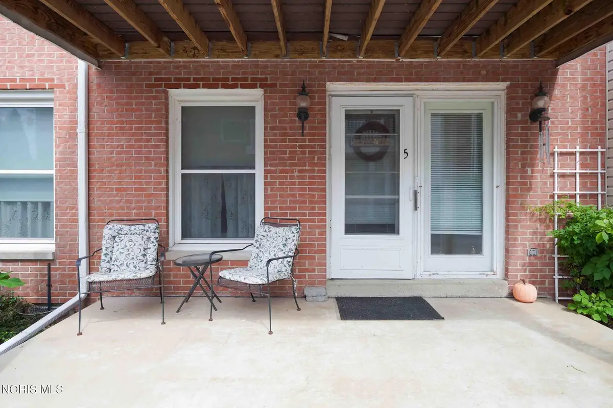 1932 Queenswood Drive, Findlay, OH 45840 - #1