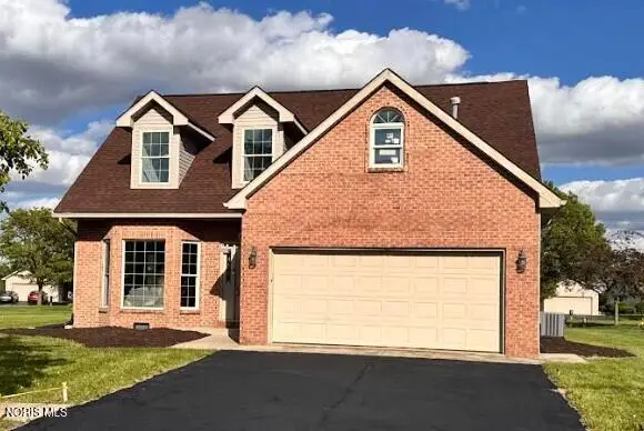 1302 Wedgewood Drive, Fostoria, OH 44830
