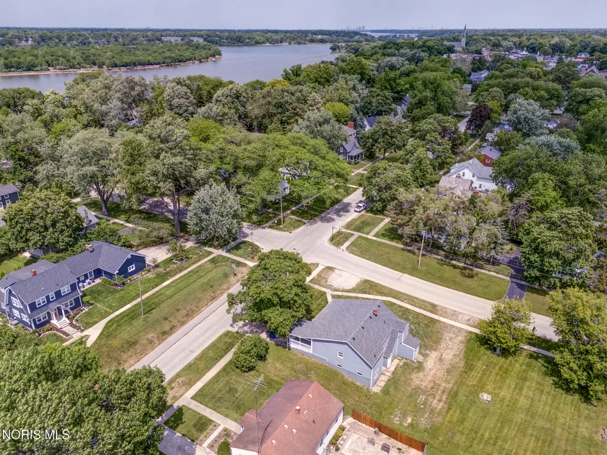 402 W 2nd Street, Perrysburg, OH 43551 - #1