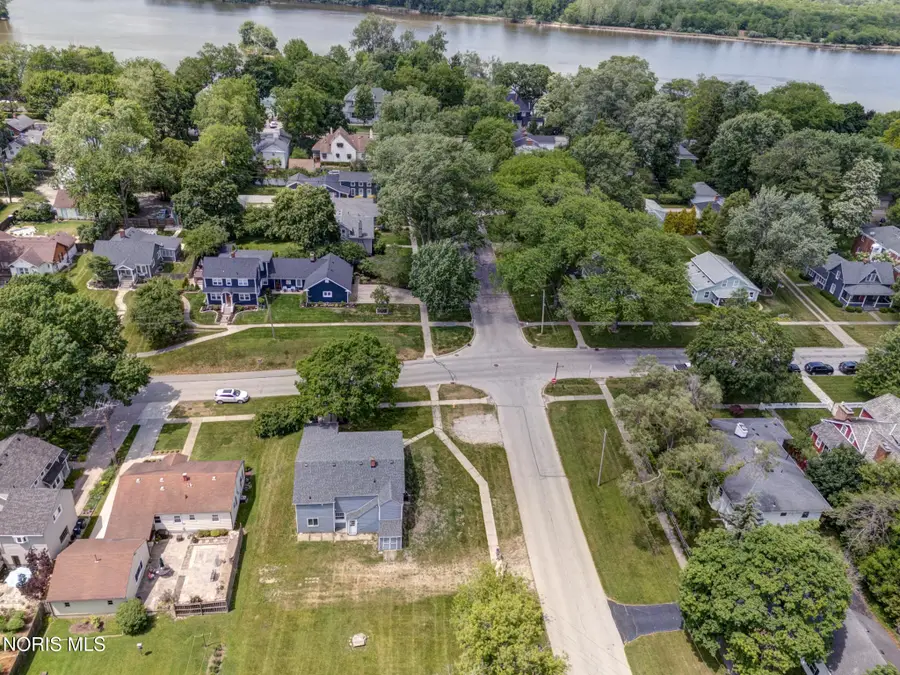 402 W 2nd Street, Perrysburg, OH 43551 - #3