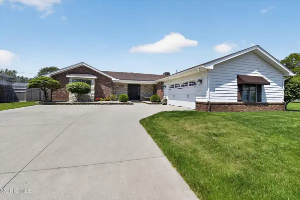 3263 Beachwood Drive, Oregon, OH 43616