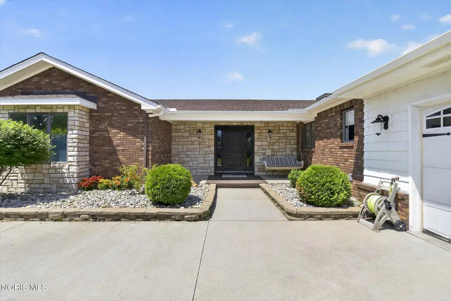 3263 Beachwood Drive, Oregon, OH 43616 - #2