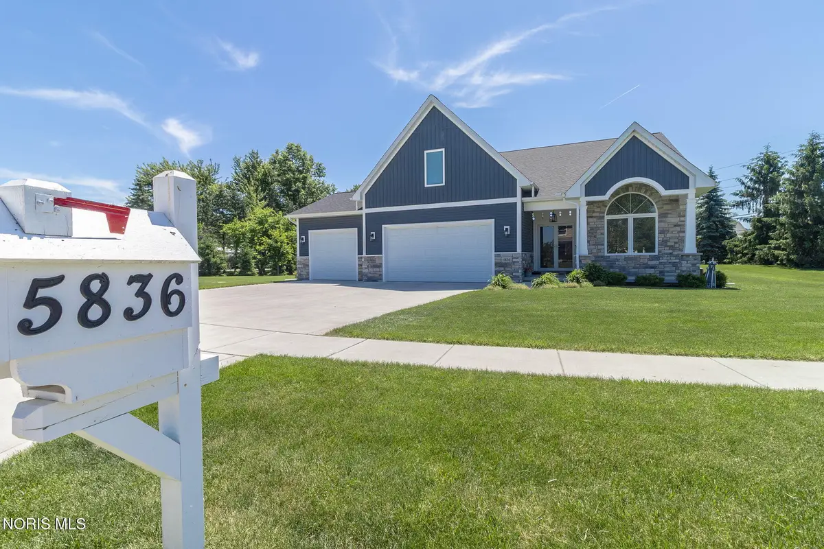 5836 Walnut Springs Boulevard, Sylvania, OH 43560 - #1
