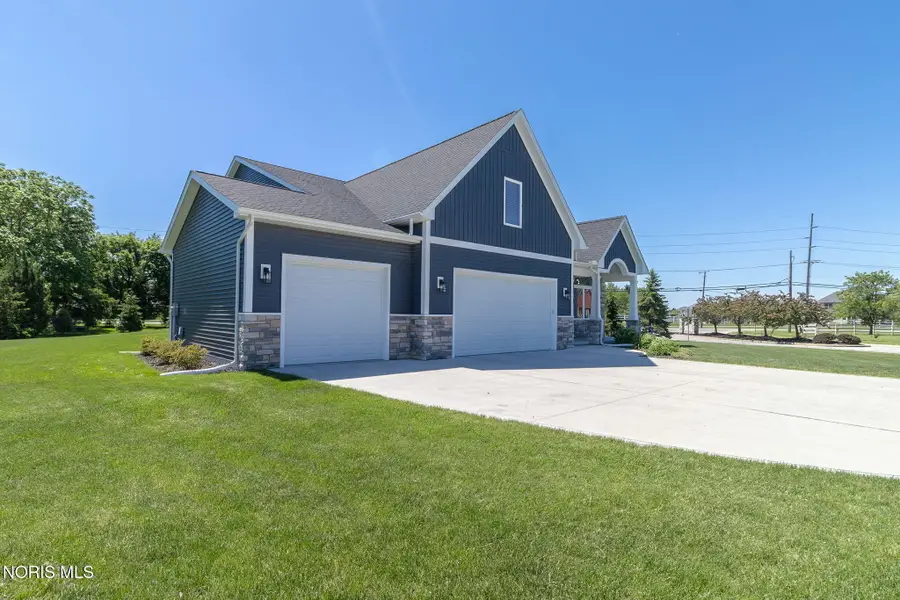 5836 Walnut Springs Boulevard, Sylvania, OH 43560 - #3