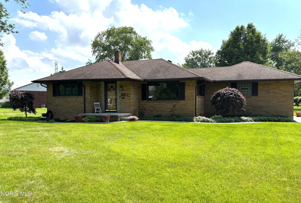 647 Valley Drive, Rossford, OH 43460 - #1