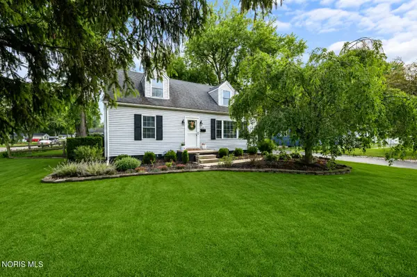 1121 Michigan Avenue, Waterville, OH 43566