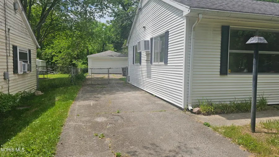 401 Dickens Drive, Toledo, OH 43607 - #3