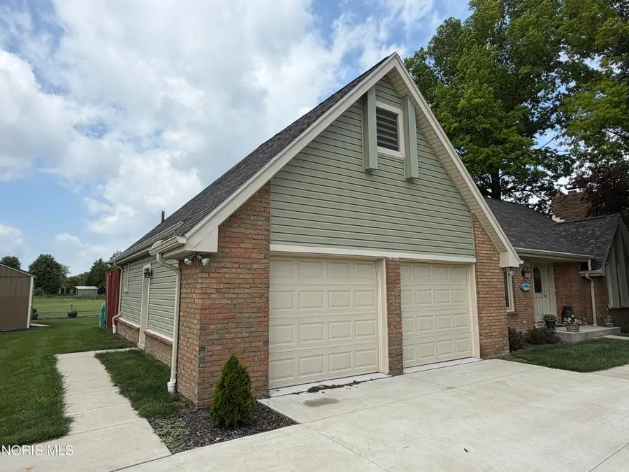 2956 W Byrnwyck Road, Maumee, OH 43537 - #3