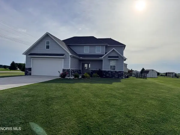 402 Castle Cove, Genoa, OH 43430
