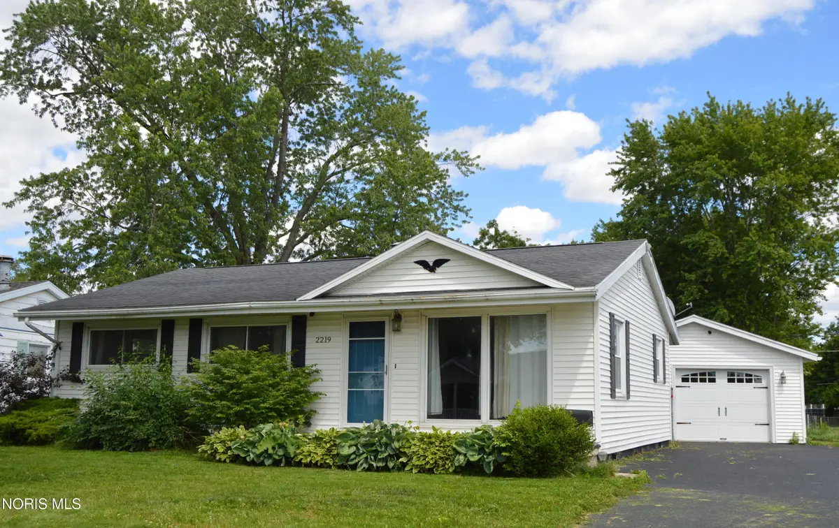 2219 Greenacre Drive, Findlay, OH 45840 - #1
