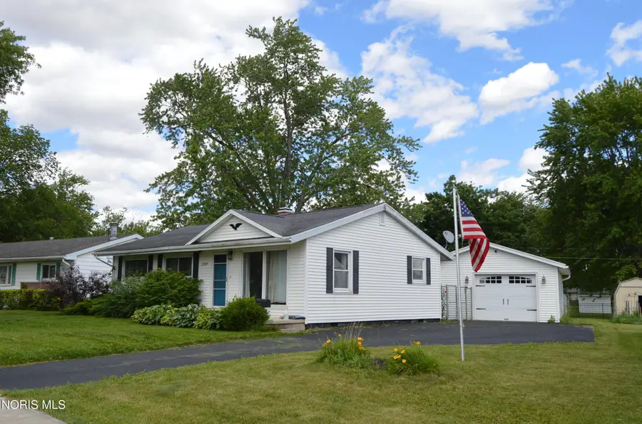 2219 Greenacre Drive, Findlay, OH 45840 - #2