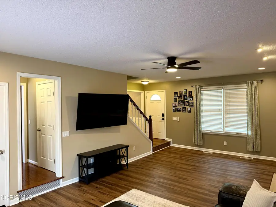 813 Roche De Bouef Court, Waterville, OH 43566 - #2