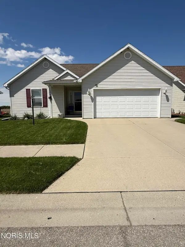 302 Hidden Ridge, Delta, OH 43515