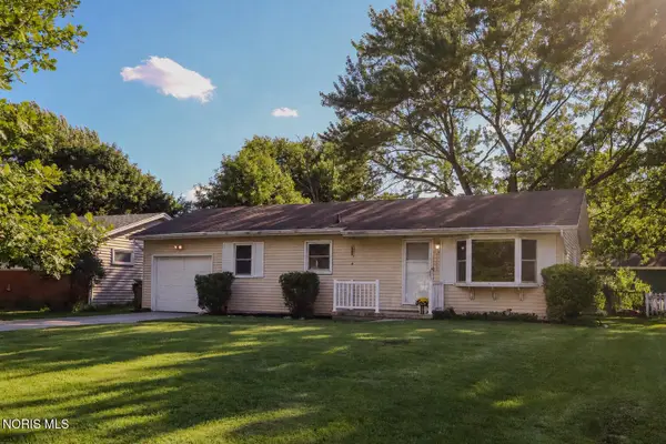 1059 Village Drive, Bowling Green, OH 43402