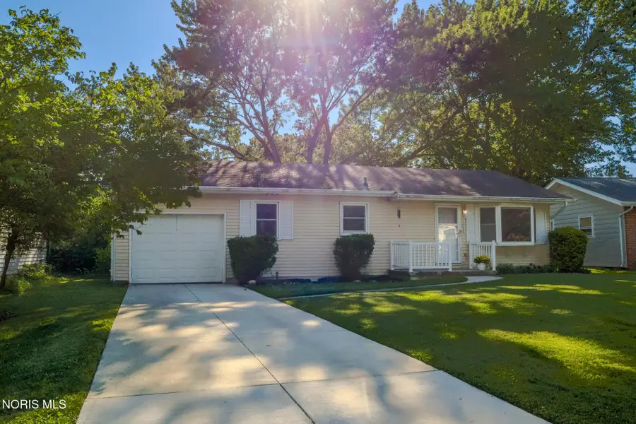 1059 Village Drive, Bowling Green, OH 43402 - #2