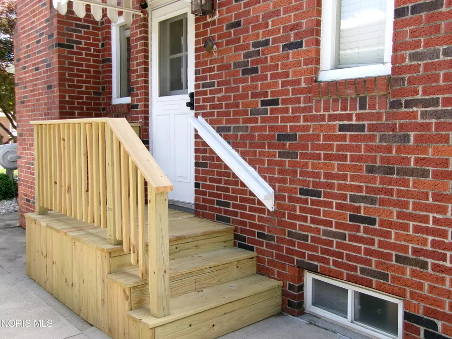 802 Highland Drive, Rossford, OH 43460 - #3