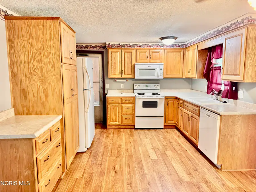 509 Maple Lane, Hicksville, OH 43526 - #3