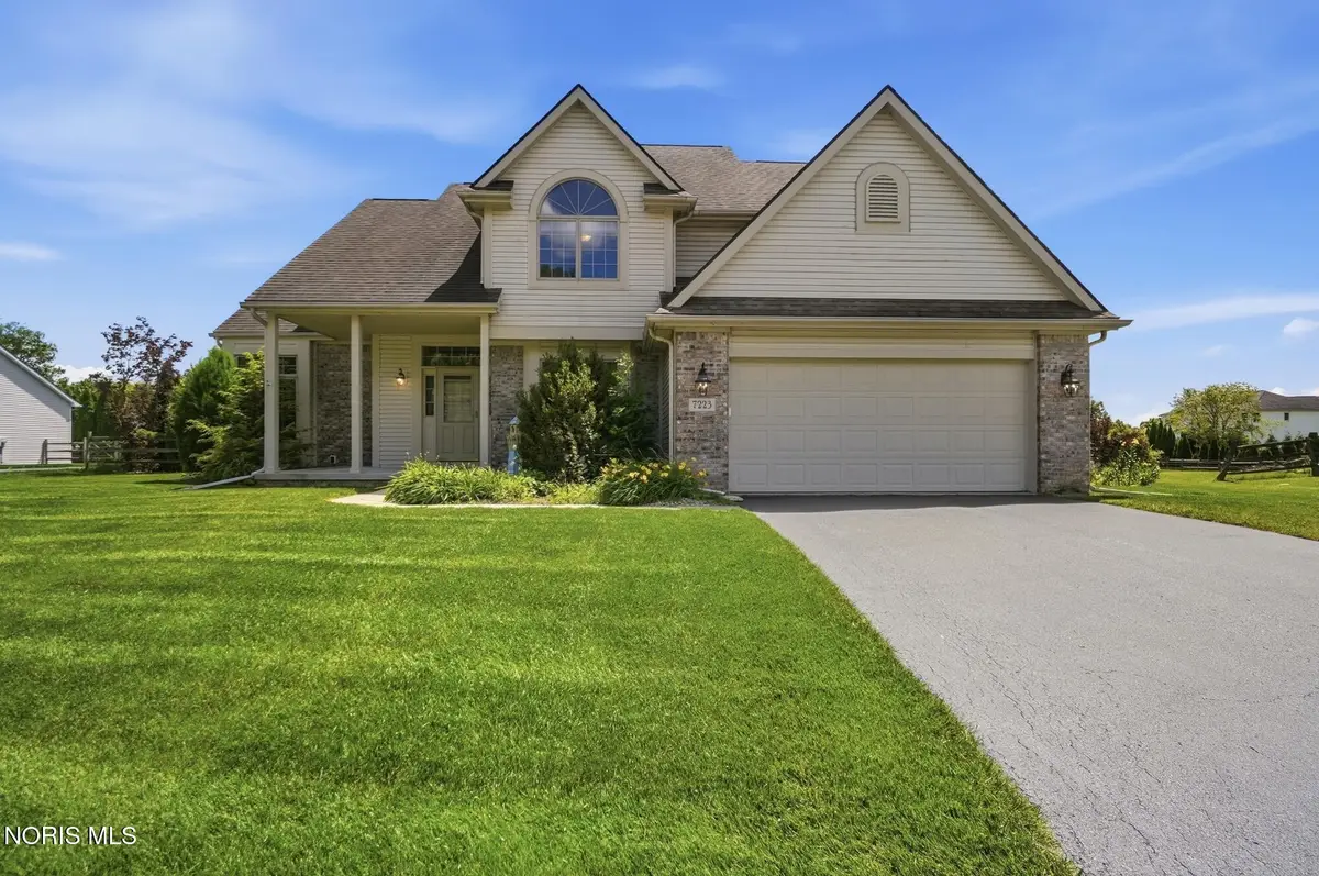 7223 Hunters Chase, Maumee, OH 43537 - #1