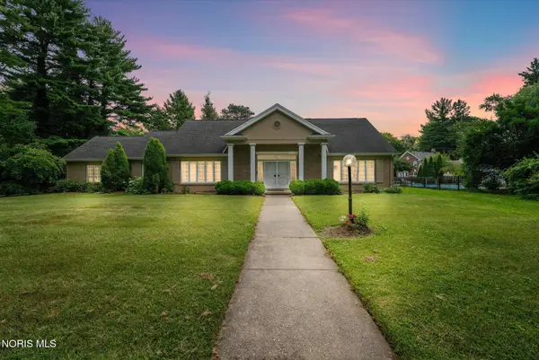 2060 Whitehall Rd, Ottawa Hills, OH 43606