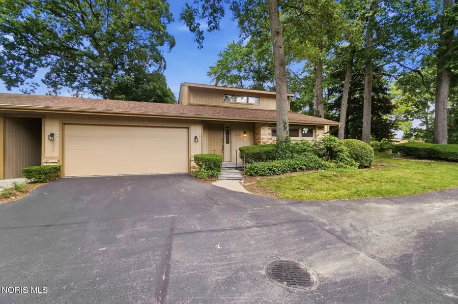2437 Parliament Square, Toledo, OH 43617 - #2