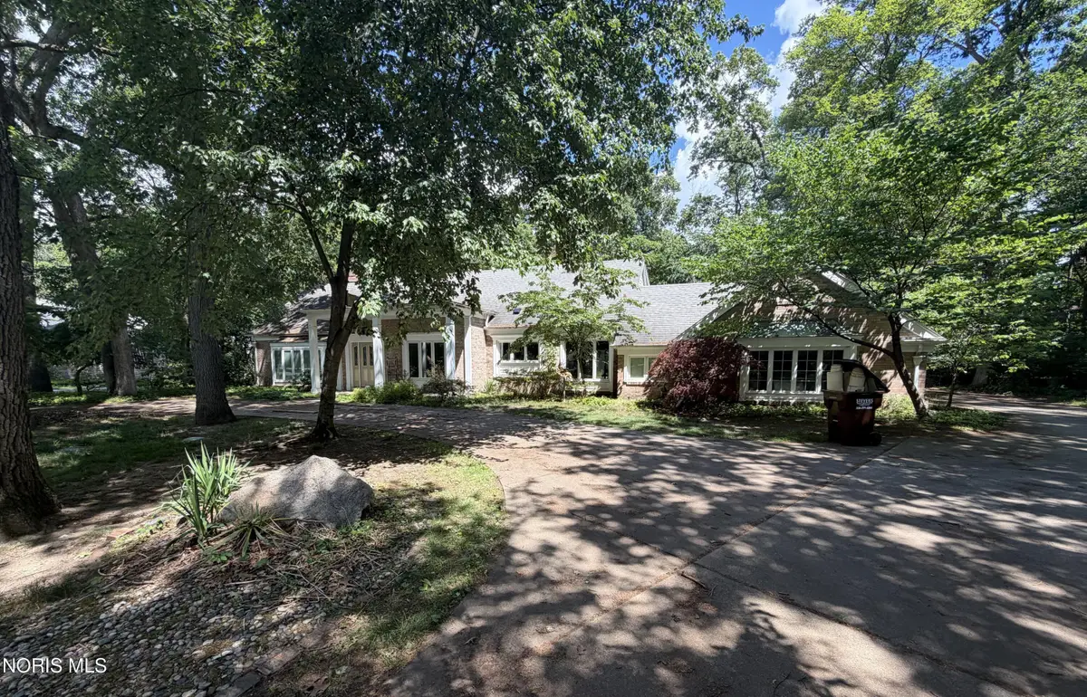 6164 Valley Park Drive, Toledo, OH 43623 - #1