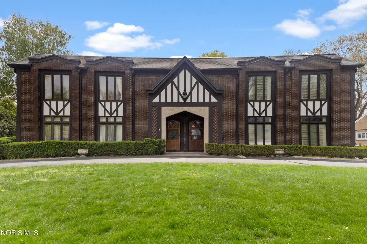 3905 Hillandale Road, Ottawa Hills, OH 43606 - #1