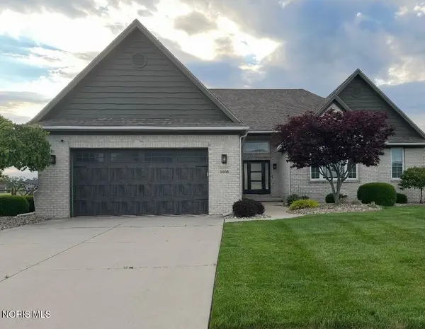 1665 Grand Bay Drive, Oregon, OH 43616