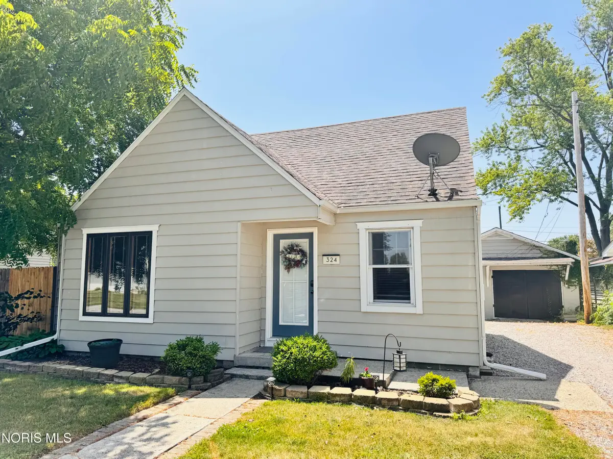 324 E Hull Street, Edgerton, OH 43517 - #1