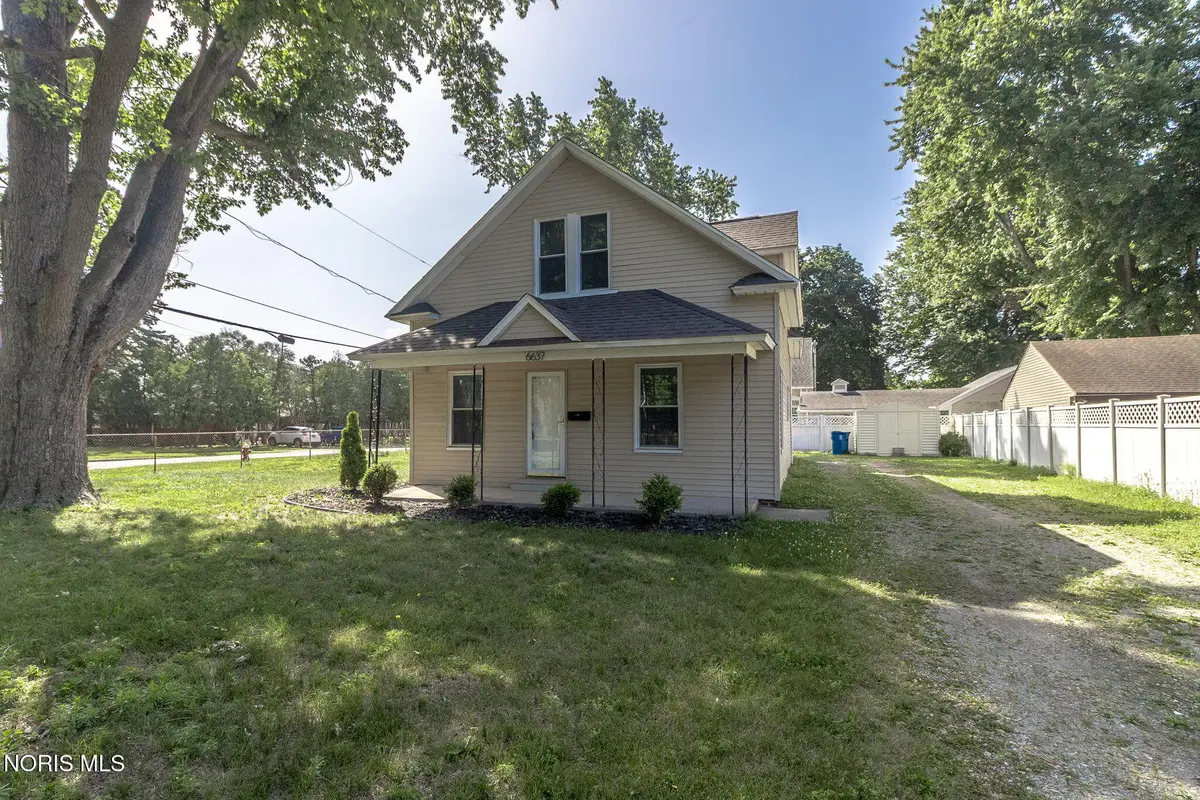 6637 Convent Boulevard, Sylvania, OH 43560 - #1