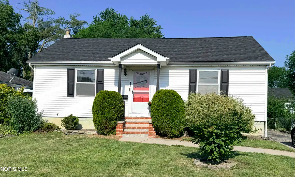 941 N Summit Street, Bowling Green, OH 43402 - #1