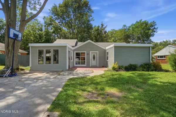 4 Greenbrier Court, Bowling Green, OH 43402