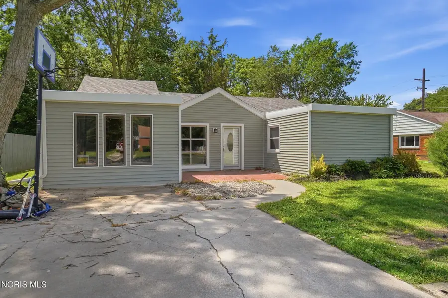 4 Greenbrier Court, Bowling Green, OH 43402 - #3
