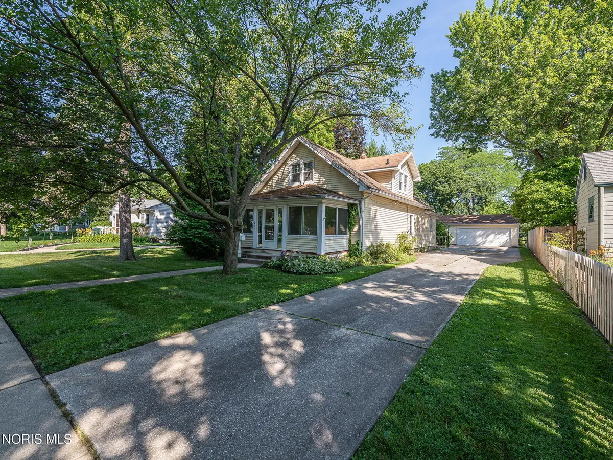 549 E 6th Street, Perrysburg, OH 43551 - #1
