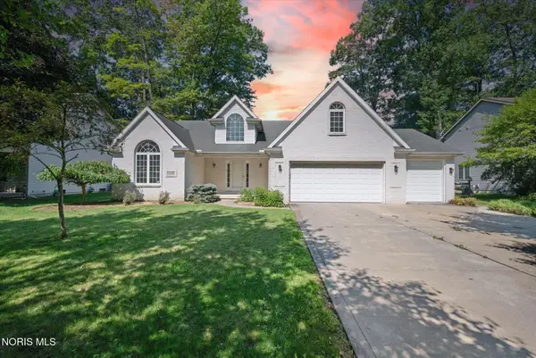 2124 Mcintosh Drive, Holland, OH 43528