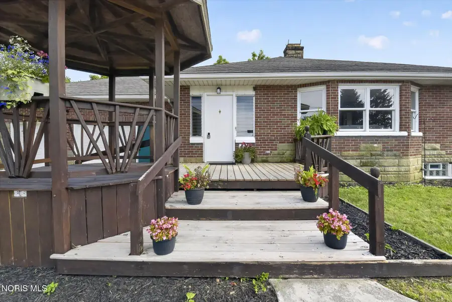 2826 Olde Curtice Road, Northwood, OH 43619 - #2